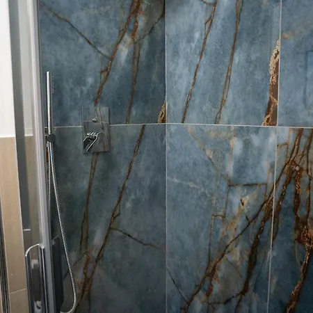 13 Nevoso Palace Mailand