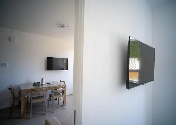 13 Nevoso Palace * ميلان